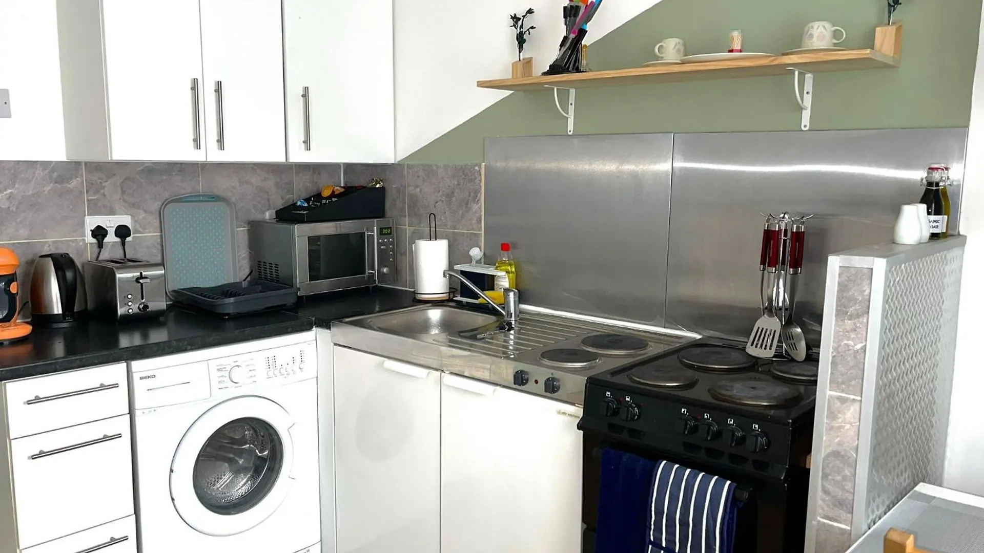 Apartment Comfortable And Convenient 1-Bed Apart In Romford